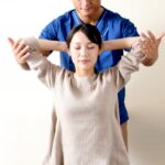 ストレートネックが顔つきに影響する理由と解消法：正しい姿勢とは？